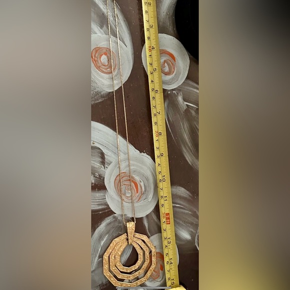 Vintage SIGNED CROWN TRIFARI Textured Pendant Necklace Gold Tone 24” Earring SET - Picture 3 of 6